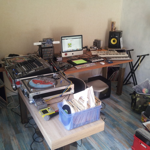 "Free Download "Strictly Vinyl Ragga-Jungle Mix By Vax (Digital Seal Hifi)