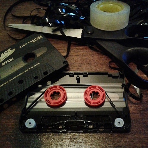 Krúttkynslóðin (for Icelandic cassettes and pair of scissors)