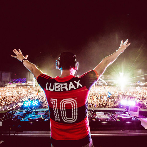 Tiesto - Feel It In My Bones vs. Draw Close vs. Panic (Mike Bugout Edit / Tiesto Re-edit)