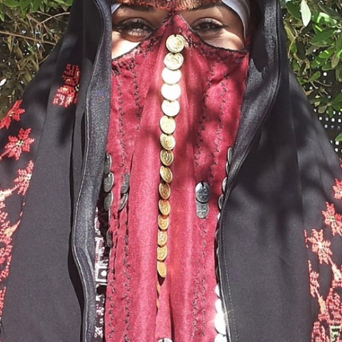 Emel Mathlouthi  Oum Ezzin El Jamaliya ♤  آمال مثلوثي ـ أم الزين الجمالية