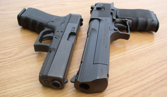 E-Nut & Blockzilla ft. Stevebo - Glock Or Dezi [Thizzler.com]