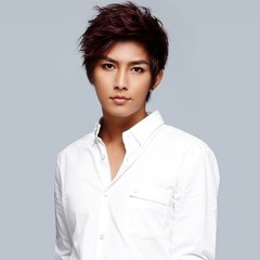 炎亞綸　記念日 纪念日(Aaron Yan 炎亞綸) (Live) @ Plaza Singapura - YouTube