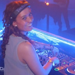 Summersweet with Miss Che lari