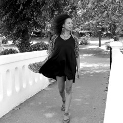 'O Momento' - Charmaine Baines