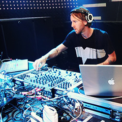 02.01.2010 Essential Mix - Richie Hawtin Vs Ricardo Villalobos,