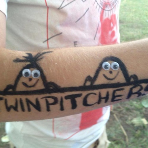 Underyourskin Podcast #5 - Twinpitchers 08 - 2014