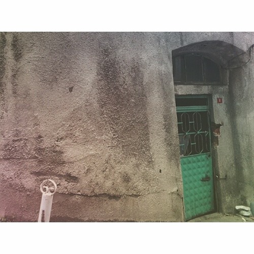 Yeşil Bir Kapıda - Sinizcesine