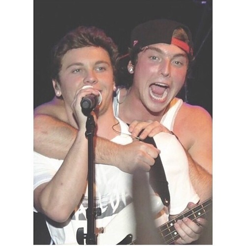 Emblem3 - Don't know her name (Acoustic)
