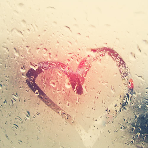 надпись на стекле i miss you. Miss you. And i miss you like the desert miss. I miss the rain. девушка танцующая под дождем.