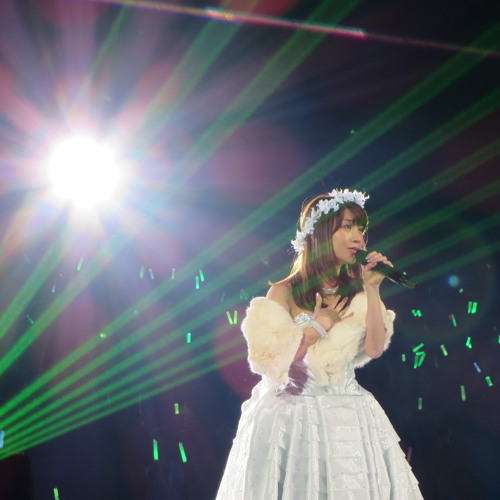 泣く泣く手放します。 Stream [COVER] AKB48 - Nakinagara Hohoende (泣きながら微笑んで) by