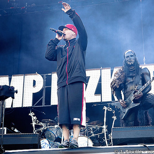 Limp Bizkit - Hot Dog [LIVE At DOWNLOAD FESTIVAL 2009]