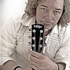 Ronan Kavanagh at Live at Lovelands Aug 2014, Porirua New Zealand