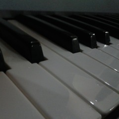 Bruno Mars - Talking To The Moon. Kali ini pake instrumen, dan yang jadi pianis gue :D