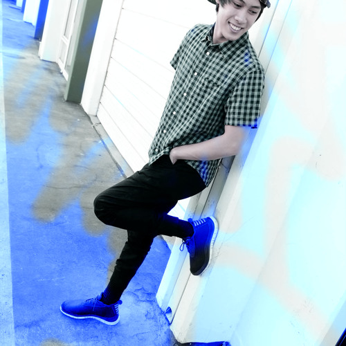 Lots of mess ups. Atleast it was a LIVE mix tho ...inside a party bus.