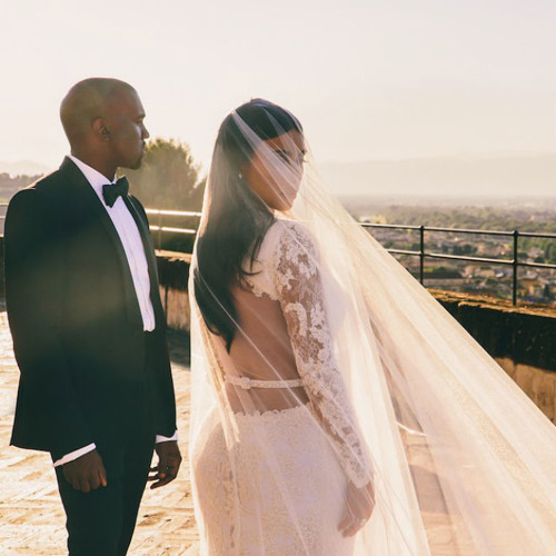 Kanye West {AWESOME [full track live]}