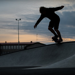 Auringonlaskullisen rauhallista - Järven pinta on tyyni!