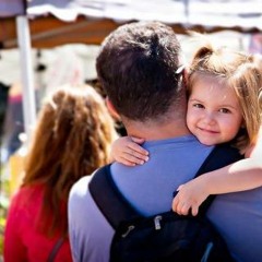 أبي ماعاد بيتُنا حلواً كَـ سائِرِ البيوت