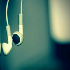 《空白格》  某天一早起床后心血来潮的自弹自唱。第一次录下自弹自唱, 我知道是不好的。。就先随性听吧!