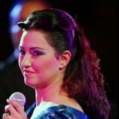 بدا بقدٍ أهيفٍ