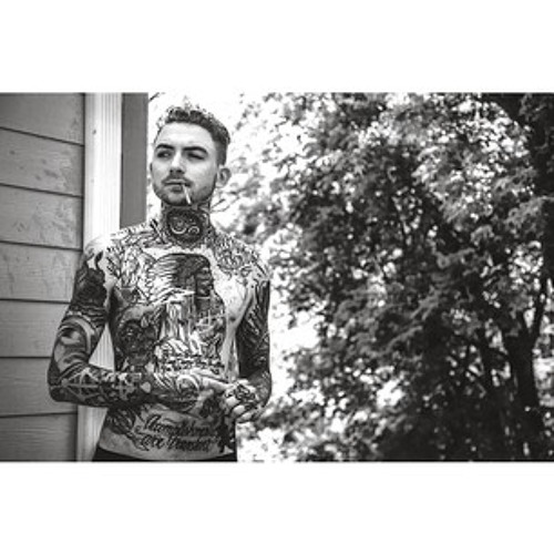 11 - Caskey - Weak Stomach Feat Machine Gun Kelly Prod By The Colleagues X The Avengerz