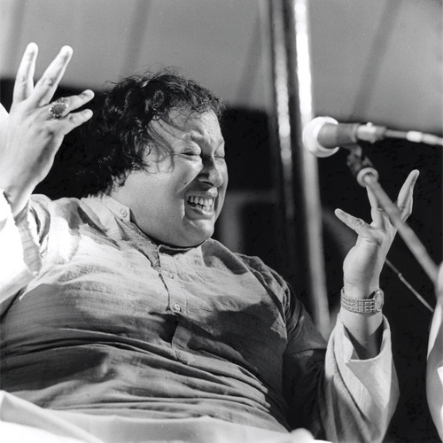 Qasid Ki Umeed Hai Yaro, Qasid To Aa Jayega (Live Version) - TheLegend.NFAK