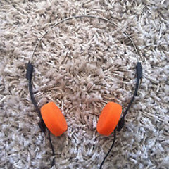 Mr.Filz Orange Headphones.MP3