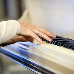 Tus Manos (versión de Luciano Supervielle)