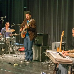 Tribu Trio - Caminhando - Adelson Moreira