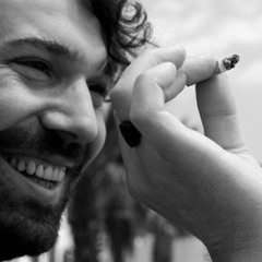 Halil Sezai - Beyaz Giyme Toz Olur