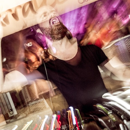 Carl Bee Live @ GRINGOS Summer 2014 - Malta - Warm Up For Dubfire 3-8-14
