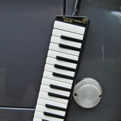 Four melodicas with and without LWBC Harp Attack pedal.WAV
