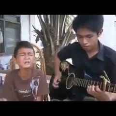 Khmer Boy Sings as girl's voice