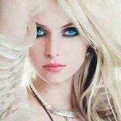 Esraa اعز الناس . at  ..  أنت .... و أنا فــ أنا قلم يبوح بــ حبه على ورق و ينزف بـــ حـبـــر الــعـيـــون لـ يكتب أحاسيس عاشقه مجنونه متيمه بــ حبك وانت قلب نابض حنــــون عطوف أستجـدى الكلمــات في حبك و أجمع الحروف من روحك أكـتبهــا .... لــ أجـلك و أنشد