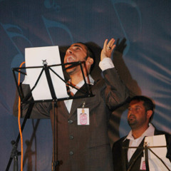 تاج على فأس