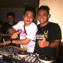 Engga Sasolo [R2PRO] Ft Chris Karibo [M.U.D] - Klepek - Klepek Abang Kelo Bunda Discotheque 132