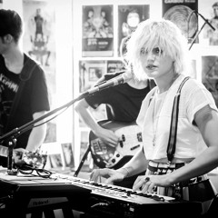 Soko - Happy Hippie Birthday Live @rar