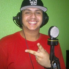 DJ NISSIN BRINCANDO DE VINHETA NO STUDIO  KKK ;)