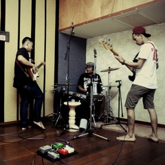 DTM - Here is the moshpit _ Kami berdiri bersama