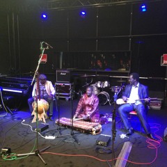 L'Afrique Enchantee -El Manisero -Ballaké Sissoko, Badjé Tounkara Et Lansiné Kouyaté.WAV