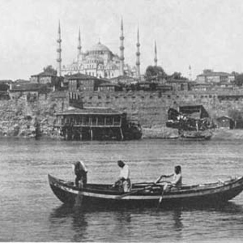 HALİCE DOĞRU MEYİLLİ BİR YOL VAR
