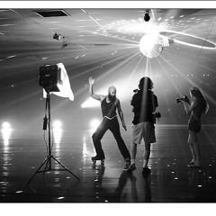 01 Crazy Dancer