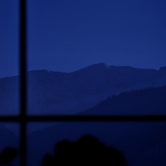 Ein Blick nach draußen in die Dunkelheit