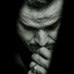 اجعل نغمة جوالك باسمية يالتراب دفنت احباب الي وظلت صورهم