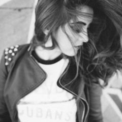 Sia - Chandelier (Cover by: MONIQUE)