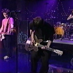 BLINK-182 - Down LIVE at the Late show with David Letterman on 2004 (Travis goes wild!)