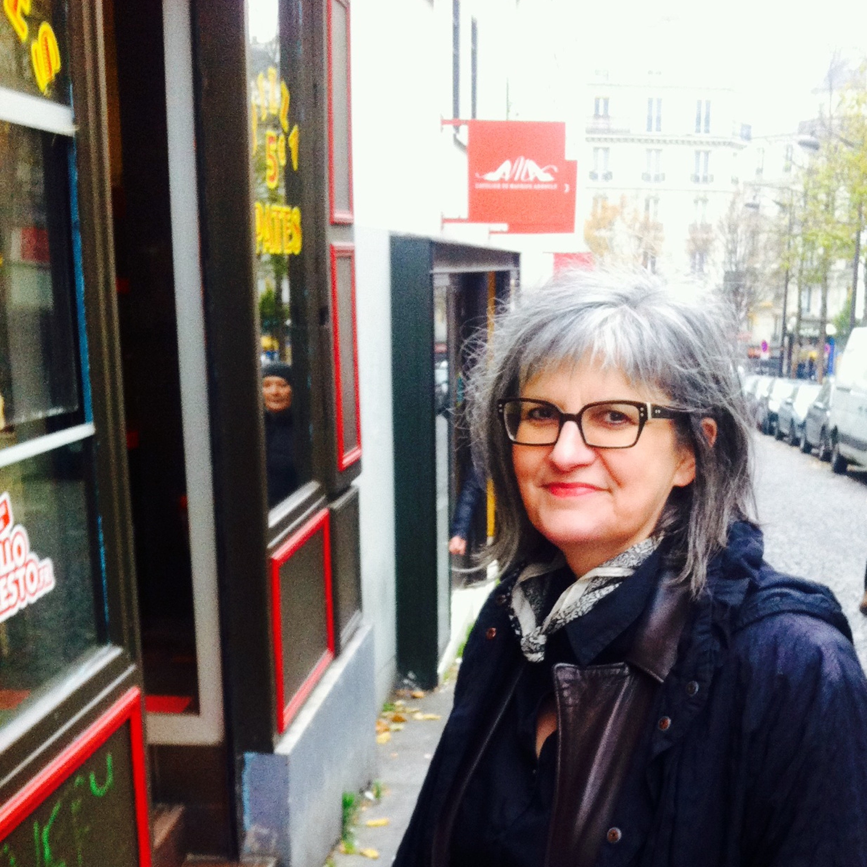 Hélène Mansiat une interview pour Le Fashion Post - Lux episode artwork