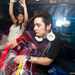 "Goin Hard MIX" Bare with me, Live with no headphones!