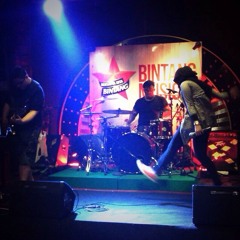 Sia - Chandelier  (cover By Trilogi)