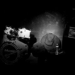 Nejla Belhaj Ft Azaiez Yacine - Borderline