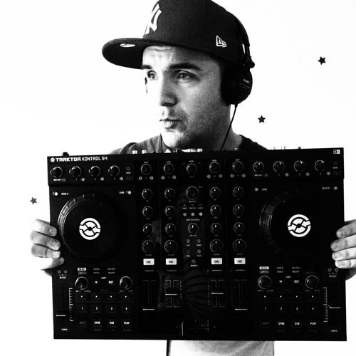 DARREN STYLES & RE - CON  Feat WHIZZKID JUMP UP (master)